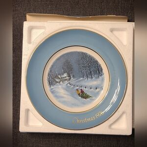 Vintage Avon Christmas plate - 1976 "Bringing Home the Tree" edition